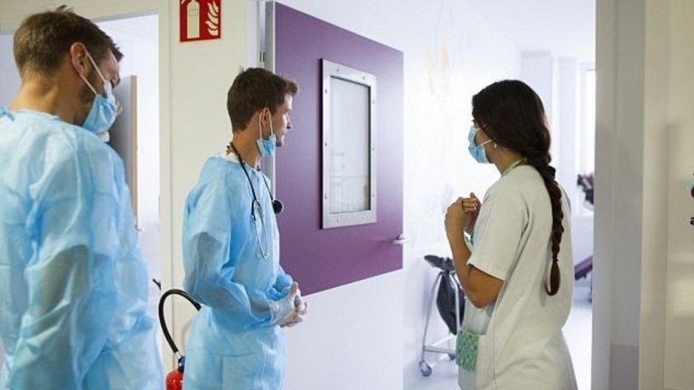 Отпада задължението младите лекари да работят 3 години в България